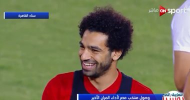 فيديو.. حوار خاص بين محمد صلاح وزيدان فى مران المنتخب قبل كأس العالم