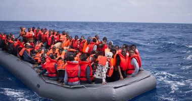إسبانيا تعرض استقبال سفينة للمهاجرين فى البحر المتوسط