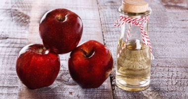 فوائد خل التفاح عديدة منها الوقاية من السرطان وأمراض القلب