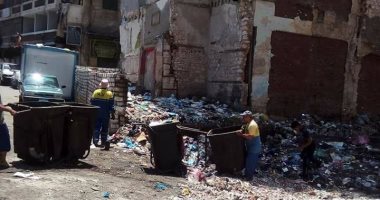 قارئ يشكو من تراكم القمامة بشارع فرنسا فى الإسكندرية