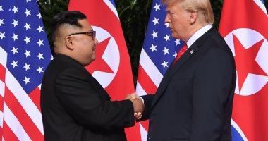 فيديو وصور.. ترامب يصافح زعيم كوريا الشمالية فى القمة التاريخية بسنغافورة