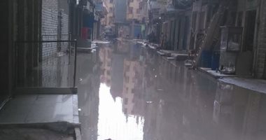 مياه الصرف تغرق شوارع الزوايدة فى الإسكندرية والأهالى يطلبون بصيانة الشبكة