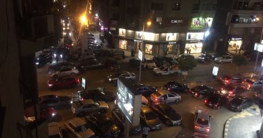 صور.. زحام مرورى متكرر بسبب انتظار السيارات الخاطئ بشارع لبنان