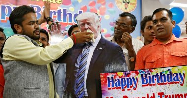 صور.. نشطاء بالهند يحتفلون بعيد ميلاد ترامب الـ72