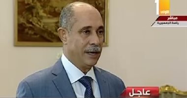 وزير الطيران المدنى يصل القاهرة عقب تفقده مطار شرم الشيخ الدولى