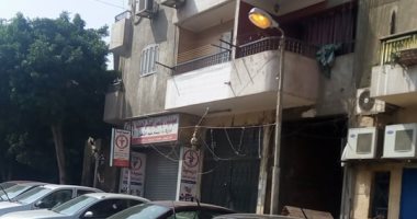 قارئ يرصد إضاءة أعمدة الكهرباء نهارا فى شارع محمد شكرى بالزيتون
