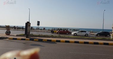 مرور الإسكندرية ترفع كافة السيارات المتواجدة على طريق الكورنيش