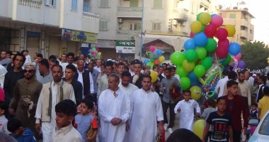 فيديو وصور.. بهجة أهالى مطروح والمصطافين بالعيد فى الشوارع والساحات