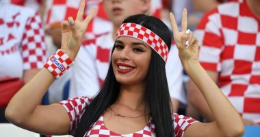 صور.. "بدع وتقاليع" جماهير كرواتيا ونيجيريا فى كأس العالم