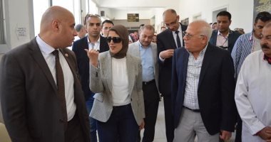 وزيرة الصحة ومحافظ بورسعيد يتفقدان المبنى الإدارى لبدء منظومة التأمين الشامل