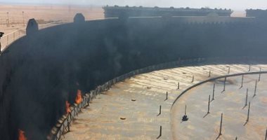 صور.. حرائق ضخمة فى مخازن النفط فى ميناء رأس لانوف الليبى