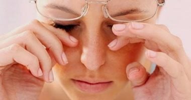 طرق طبيعية لعلاج جفاف العين.. منها الترطيب وتناول أوميجا 3