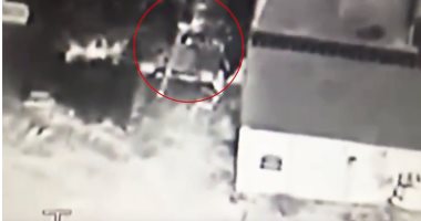 فيديو.. الميليشيات الإيرانية تقصف مدنيين بالدبابات عقب خسارتها مطار الحديدة