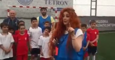 فيديو.. الراقصة "أوكسانا" تحتقل بمواجهة "روسيا ومصر" على طريقتها