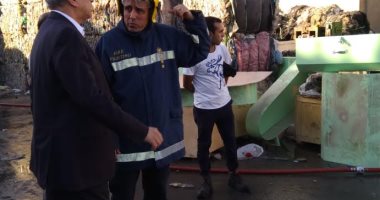صور.. السيطرة على حريق مصنع الألياف والبوليستر بمدينة العبور..والمحافظ يتابع