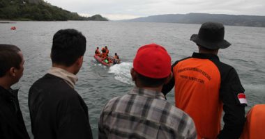 صور.. مسئول إندونيسى: 128 مفقودا على الأقل بعد غرق عبارة فى بحيرة توبا