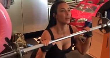 فيديو وصور.. كيم كاردشيان تزور منزل شقيقها لممارسة الرياضة فى الـ"جراج"