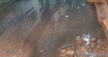 صور.. مياه الصرف تغرق شوارع قرية التلين بمحافظة الشرقية