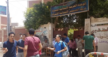 صور.. طلاب الثانوية العامة يؤدون اليوم امتحان التفاضل والتكامل