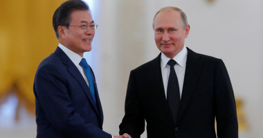 بوتين يلتقى رئيس كوريا الجنوبية ويتعهد باستمرار جهود بلاده لحل قضية شبه الجزيرة
