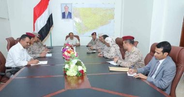 نائب الرئيس اليمنى يلتقى عددا من قادة الجيش والتحالف بمأرب
