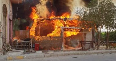 صور.. السيطرة على حريق بعد أن التهم كافتيريا بمنطقة أبو عشرة بالغردقة