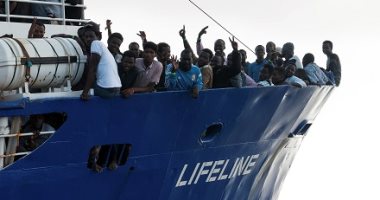 صور.. سفينة شريان الحياة تنقذ عدد من المهاجرين على الشواطئ الليبية
