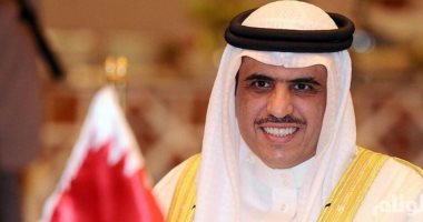 وزير الإعلام البحرينى: نقف مع المملكة فى حربها ضد الإرهاب ومساعيها للسلام