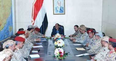 نائب الرئيس اليمنى يلتقى القادة العسكريين ويؤكد هزيمة المشروع الإيرانى