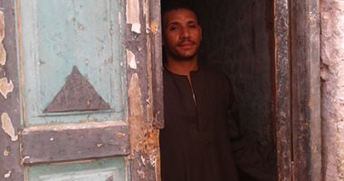 فيديو وصور.. "محمد" يحتاج جهاز تعويضى وبناء منزله المتهالك بسوهاج