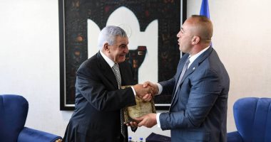 رئيس وزراء كوسوفو يهدى زاهى حواس شعار الدولة فى حفل كبير بمقر رئاسة الوزراء