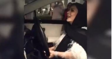 "نوال الكويتية" أول فنانة خليجية تقود السيارة فى شوراع السعودية(فيديو)