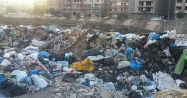 قارئ يرصد انتشار القمامة أمام مدرسة كورونا التجريبية بالإسكندرية