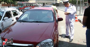 "مرور أسوان": تحرير 580 مخالفة وضبط سائق يتعاطى المخدرات أثناء القيادة