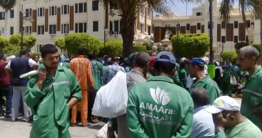 عمال نظافة إحدى الشركات الأجنبية يطالبون محافظة القاهرة بمستحقاتهم المتأخرة
