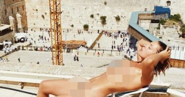 السلطات الإسرائيلية تسمح لعارضة أزياء بلجيكية بالتقاط صورة عارية بحائط البراق
