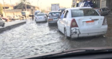 مياه القاهرة تدفع بـ10 سيارات لأعمال الشفط وتصلح كسر ماسورة بشارع بورسعيد