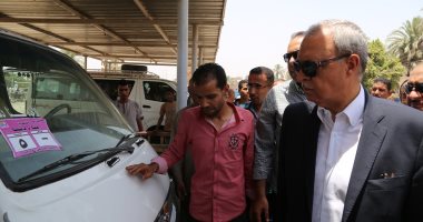 محافظ قنا يقرر نقل مدير مواقف سيارات الأجرة بمدينة دشنا من منصبه "صور"