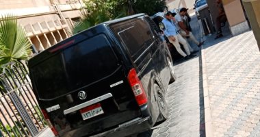 فيديو وصور.. عبد الله السعيد يستعين بسيارة نقل أموال لإعادة 40 مليون جنيه للزمالك