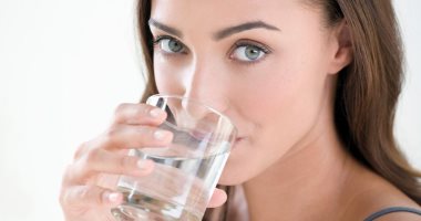 هل يعتبر شرب الماء قبل النوم من العادات الصحية للجسم؟