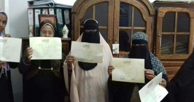 القومى للمرأة بالإسكندرية يقدم شهادات أمان لـ146 امرأة 
