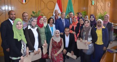 محافظ الإسماعيلية يكرم 15 من الحاصلين على الدورة التدريبية لإعداد المدرب