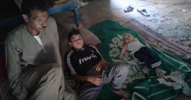 فيديو وصور.. مأساة أسرة بسوهاج تنام على الأرض وتطالب بمعاش وترميم مسكنهم