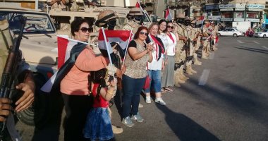 سيدات يحتفلن بذكرى 30 يونيو بالتحرير: النهاردة عيد وياريت نفرح برحيل الإخوان