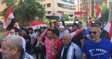 صور.. حركة لبنانية تنظم وقفة أمام سفارة مصر ببيروت احتفالا بذكرى 30 يونيو