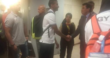 فيديو.. وزير الشباب والرياضة يغادر المطار بعد استقباله أبطال ألعاب البحر المتوسط 