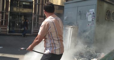 فيديو.. إطفاء نيران شبت بجوار محول كهرباء بميدان التحرير