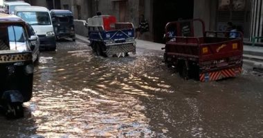 صور.. غرق شارع يوسف فى "المطرية" بمياه الصرف الصحى