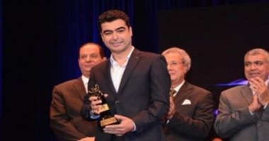 هشام نزيه يحصل على جائزة فاتن حمامة للتميز من مهرجان القاهرة السينمائى 