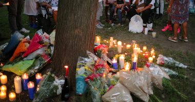 صور.. مواطنو كندا يضيئون الشموع حزنا على مقتل مغنى راب